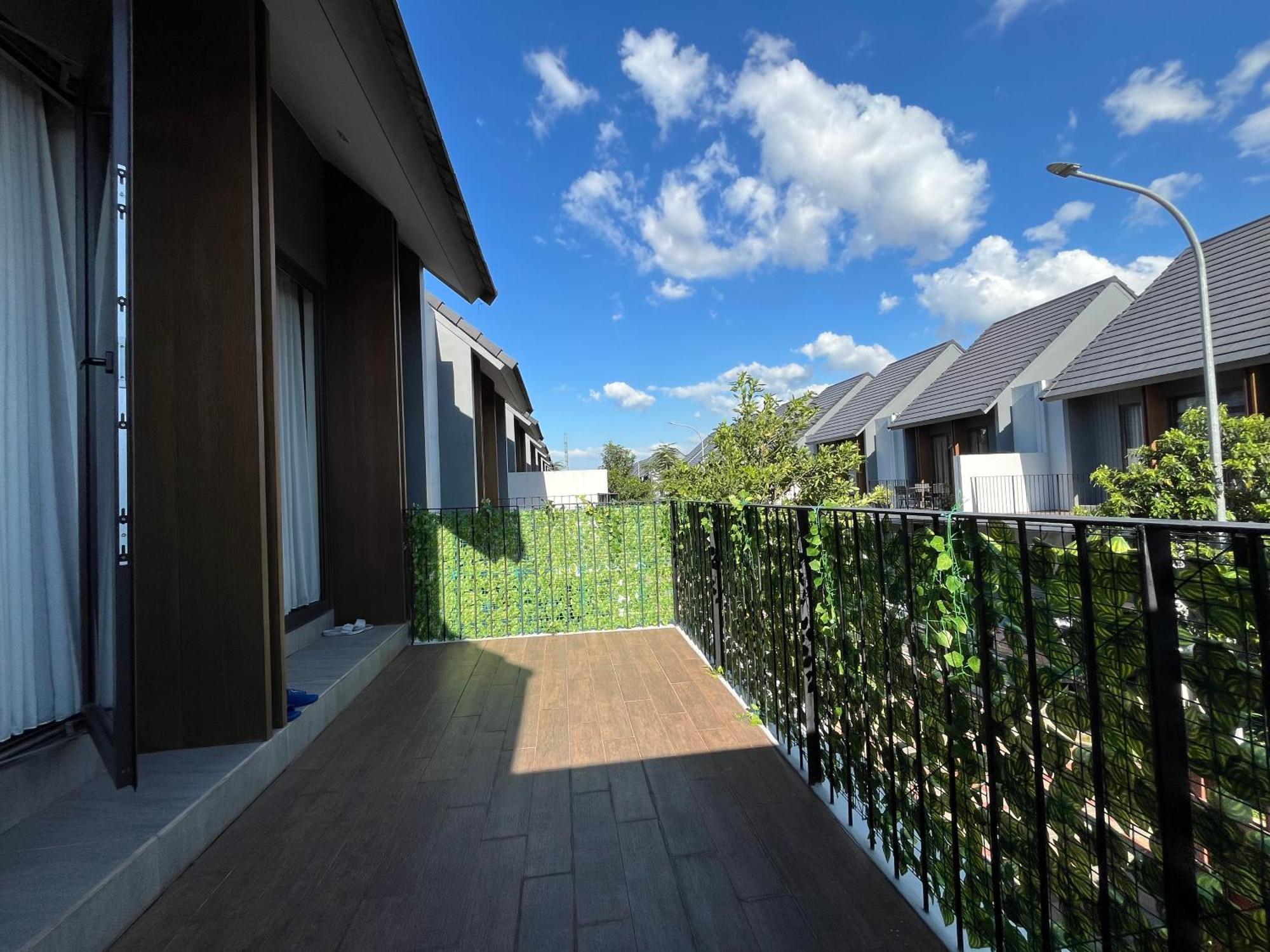 2 Floor Cozy House In Wisteria Jakarta Garden City Экстерьер фото