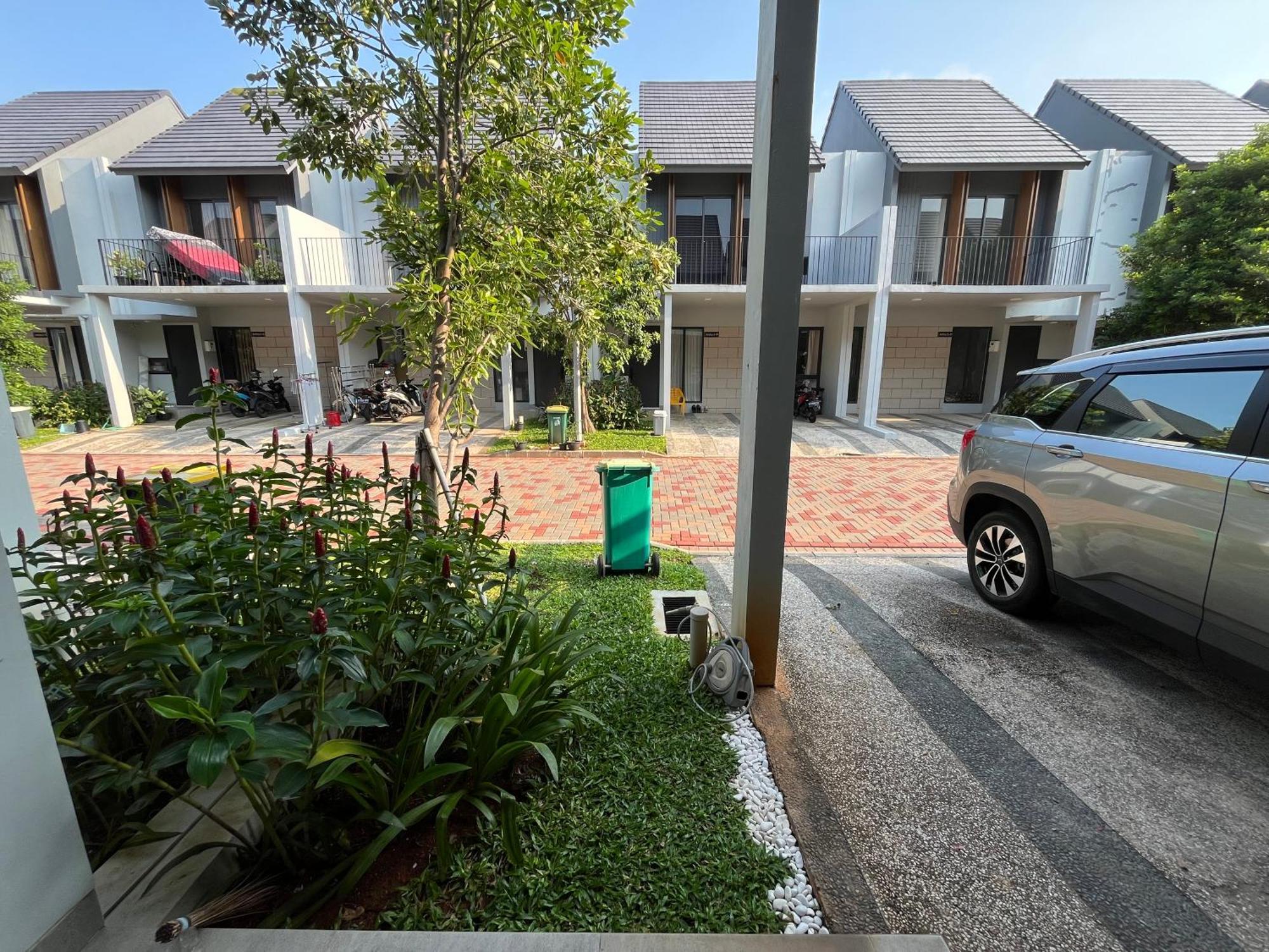 2 Floor Cozy House In Wisteria Jakarta Garden City Экстерьер фото